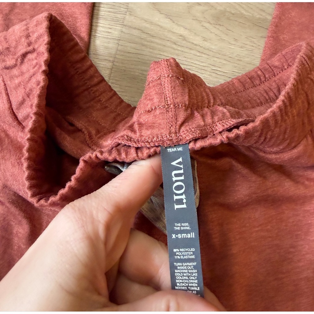 Virtually brand new vuori performance joggers - Picture 2 of 3